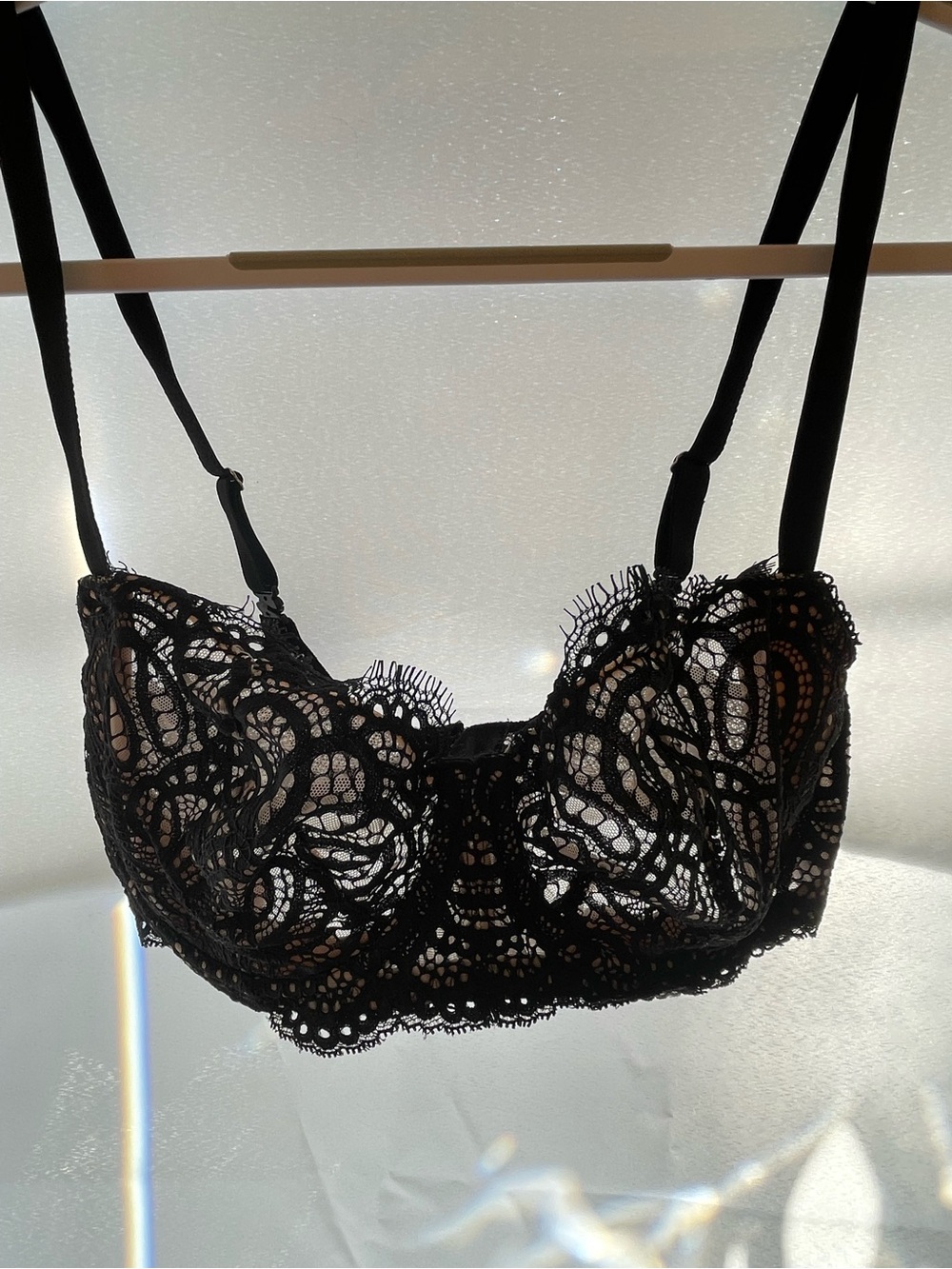 Victoria’s Secret Black Lace Push-Up Bra 34DDD / 34F EUC Romantic Sheer Lingerie